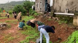 Perkuat Kemanunggalan, Babinsa Desa Timbuseng Pimpin Kerja Bakti Sukseskan Program “Annangkasi”