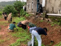 Perkuat Kemanunggalan, Babinsa Desa Timbuseng Pimpin Kerja Bakti Sukseskan Program “Annangkasi”