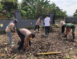 Dukung Program Bupati Gowa, Babinsa Koramil 06/Bajeng Pimpin Karya Bakti “Annangkasi” di Desa Maradekaya