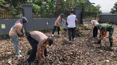 Dukung Program Bupati Gowa, Babinsa Koramil 06/Bajeng Pimpin Karya Bakti “Annangkasi” di Desa Maradekaya