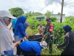 Kompak! TNI dan Warga Timbuseng Bahu-Membahu Tata Kebersihan Jalan dan Area Perkantoran Desa