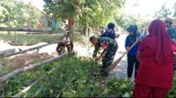 Wujudkan Lingkungan Asri dan Bebas Banjir, Babinsa Koramil Bontonompo Kodim 1409/Gowa Pimpin Karya Bakti Bersama Warga