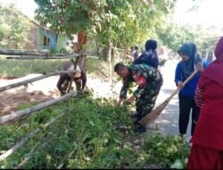 Wujudkan Lingkungan Asri dan Bebas Banjir, Babinsa Koramil Bontonompo Kodim 1409/Gowa Pimpin Karya Bakti Bersama Warga