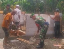 Dukung Program “GowaAnnangkasi”, Babinsa Kodim 1409/Gowa Hadirkan Senyum di Dusun Paku Melalui Karya Bakti