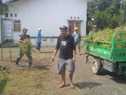 Aksi Nyata Babinsa Kodim 1409/Gowa Gandeng Warga Bersihkan Jalan M. Yasin Limpo Melalui Kerja Bakti