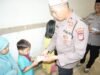 Hangatnya Safari Ramadan Polres Pelabuhan Makassar di Ujung Tanah, Anak-anak Jamaah Dapat Susu Bergizi