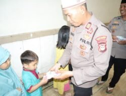 Hangatnya Safari Ramadan Polres Pelabuhan Makassar di Ujung Tanah, Anak-anak Jamaah Dapat Susu Bergizi