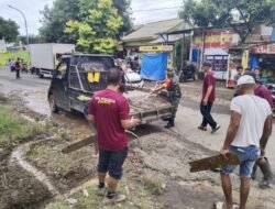 Cegah Kecelakaan dan Banjir, Babinsa Kelurahan Mawang Dan Warga Biring Balang Gelar Karya Bakti Swadaya Bersama