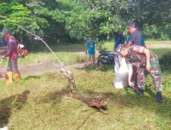 Kemanunggalan TNI-Rakyat: Babinsa Koramil 06/Bajeng Gerakkan Warga Benahi Drainase Desa