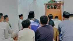 Jaga Kekhusyukan Ibadah, Babinsa Koramil Bajeng dan Tripilar Desa Mandalle Gelar Safari Ramadhan dan Sosialisasi Keamanan
