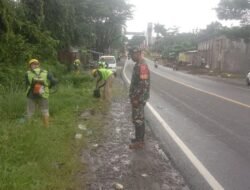 Wujudkan Lingkungan Bersih dan Aman, Babinsa Kodim 1409/Gowa Gerakkan Gotong Royong di Kelurahan Kalaserena