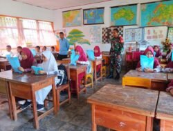 Dukung Program Gizi Sekolah, Babinsa Koramil 06 Bajeng Dampingi Penyaluran MBG bagi Ribuan Siswa