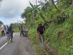 Perkuat Sinergi di Jumat Bersih, Babinsa Gantarang Kodim 1409/Gowa dan Warga Kompak Benahi Lingkungan