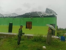 Gerak Cepat Babinsa Koramil 03 Bontomarannu dan Pengelola Ponpes Darul Ulum Gowa Tangani Dampak Puting Beliung