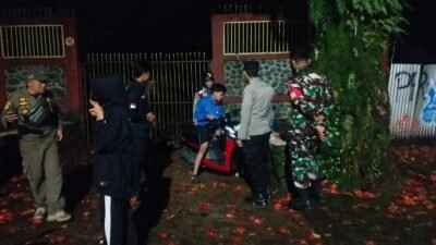 Perkuat Keamanan Pastikan Malino Aman, Babinsa Koramil 1409-04/Tinggimoncong Pimpin Patroli Cipta Kondisi di Kelurahan Malino