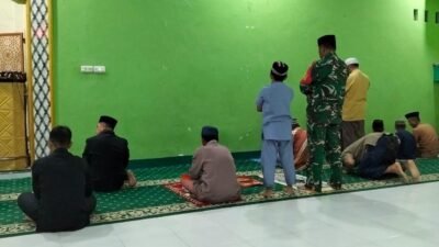 Pererat Silaturahmi Lewat Ibadah, Babinsa Kodim 1409/Gowa Gelar Safari Subuh di Dusun Lambengi