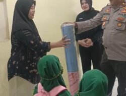 Wujud Kepedulian Polri, Kapolsek Ujung Tanah Memberikan Sarana Kontak untuk TK R.A Nurul Amal
