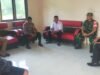Cegah Gangguan Kamtibmas Jelang Lebaran, Babinsa Koramil 1409-06/Bajeng Komsos di Kantor Desa Tangkebajeng