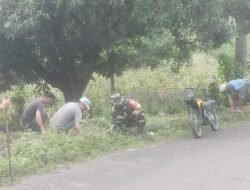 Cegah Banjir, Babinsa Lembangloe Kodim 1409/Gowa dan Warga Bahu-membahu Bersihkan Selokan di Kampung Berua