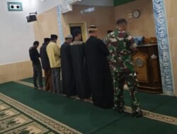 Bangun Sinergi Sejak Subuh, Babinsa Koramil 1409-04/Tinggimoncong Sapa Warga di Masjid Jabal Nur