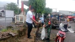 Wujudkan Lingkungan Asri, Babinsa Kodim 1409/Gowa Pimpin Karya Bakti di Pasar Rappokaleleng