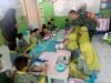 Kawal Gizi Generasi Bangsa, Babinsa Koramil 03/Bontomarannu Kawal Distribusi Makan Bergizi Gratis