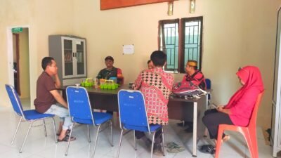 Monitoring Wilayah, Babinsa Kodim 1409/Gowa Bangun Komunikasi Harmonis dengan Aparat Desa