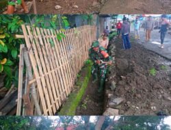 Perkuat Kemanunggalan, Babinsa Koramil 1409-07/Tompobulu Gelar Karya Bakti Bersama Masyarakat