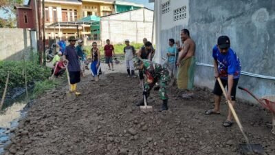 Sinergi Tiga Pilar Tamarunang: Babinsa Kodim 1409/Gowa dan Binmas Kompak Ajak Warga Benahi Jalan Biring Balang