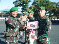 Pimpin Upacara 17-an, Pangdam XIV/Hsn Apresiasi Prajurit dan Serahkan Penghargaan Prajurit Berprestasi