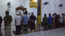Pererat Silaturahmi, Babinsa Koramil 1409-04/Tinggimoncong Gelar Safari Subuh di Masjid An’Nur