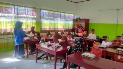 Pastikan Tepat Sasaran, Babinsa Koramil 05/Pallangga Dampingi Program Makan Bergizi Gratis bagi Siswa Generasi Bangsa