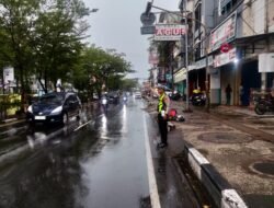 Satlantas Polres Pelabuhan Makassar Perkuat Harkamtibmas Saat Hujan, Pengendara Merasa Aman