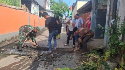 Sinergi Tiga Pilar Sungguminasa: Koramil 1409-01/Somba Opu Gelar Karya Bakti Bersihkan Saluran Air dan Lingkungan