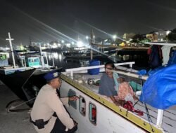 Patroli Dialogis Satpolairud Polres Pelabuhan Makassar, Polisi Sambangi Kapal Nelayan dan Kapal Niaga di Pelabuhan Paotere
