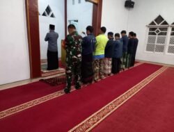 Sinergi di Garis Depan: Babinsa Koramil 1409-04/Tinggimoncong Gelar Safari Subuh Berjamaah dan Komsos di Masjid Sahrul Mubaraq Malino