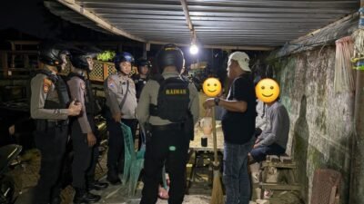 Cegah Gangguan Kamtibmas, Sat Samapta Bubarkan Warga Konsumsi Miras (Ballo)