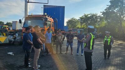 Antisipasi Aksi Buruh dan Hardiknas, Satlantas Polres Pelabuhan Makassar Batasi Pergerakan Truk di Titik Rawan