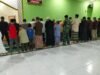 Wujudkan Kedekatan dengan Rakyat, Babinsa Kodim 1409/Gowa Laksanakan Shalat Subuh Berjamaah dan Komsos