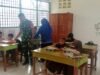 Dukung Kesehatan Masyarakat, Babinsa Koramil Bajeng Kodim 1409/Gowa Dampingi Penyaluran MBG bagi 3.028 Penerima Manfaat
