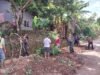 Wujudkan Lingkungan Bersih,Babinsa Koramil 1409-07/Tompobulu Kodim Gowa Gelar Karya Bhakti di Dusun Buakkang