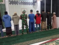 Manunggal dengan Rakyat, Babinsa Koramil Tinggimoncong Kodim 1409/Gowa Gelar Safari Subuh Berjamaah