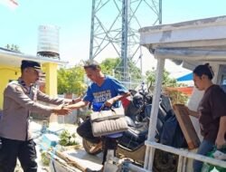 Personel Polres Pelabuhan Makassar Ulurkan Tangan, Keselamatan Penumpang Jadi Prioritas