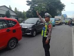 Unit Lantas Polsek Ujung Tanah Rutin Urai Kemacetan, Polisi Hadir Jaga Keselamatan Warga Makassar