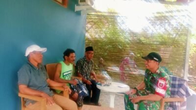 Jaga Kamtibmas dan Kesehatan Warga, Babinsa Koramil Bontonompo Kodim 1409/Gowa Gelar Komsos di Rappokaleleng