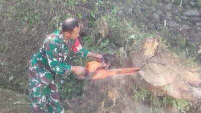 Aksi Gotong Royong Babinsa Kodim 1409/Gowa Sinergi, Pemerintah, dan Masyarakat Percantik Lingkungan Malino