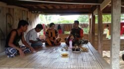 Ajak Warga Bontonompo Jaga Kebersihan Lingkungan. Babinsa Kodim 1409/Gowa Turun Tangan Edukasi Warga Soal Sampah dan Kesehatan