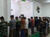 Perkuat Kemanunggalan TNI, Babinsa Koramil Bontomarannu Gelar Sholat Subuh Berjamaah dan Komsos