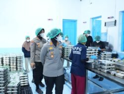 Kapolres Pelabuhan Makassar Cek Langsung Dapur SPPG, Pastikan MBG Anak Bangsa Higienis dan Berkualitas