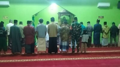 Perkuat Silaturahmi, Babinsa Kodim 1409/Gowa Gelar Safari Subuh dan Komsos di Barombong